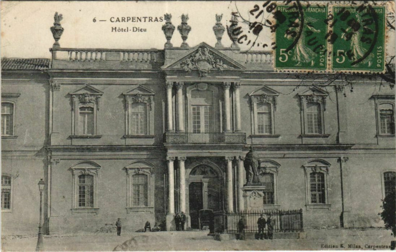 Carte postale ancienne Carpentras Hotel Dieu à Carpentras
