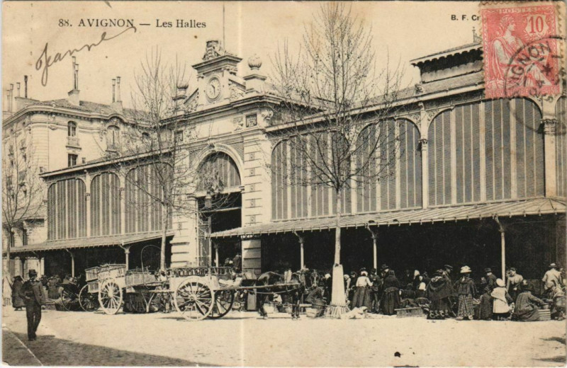 Carte postale ancienne Avignon Les Halles à Avignon