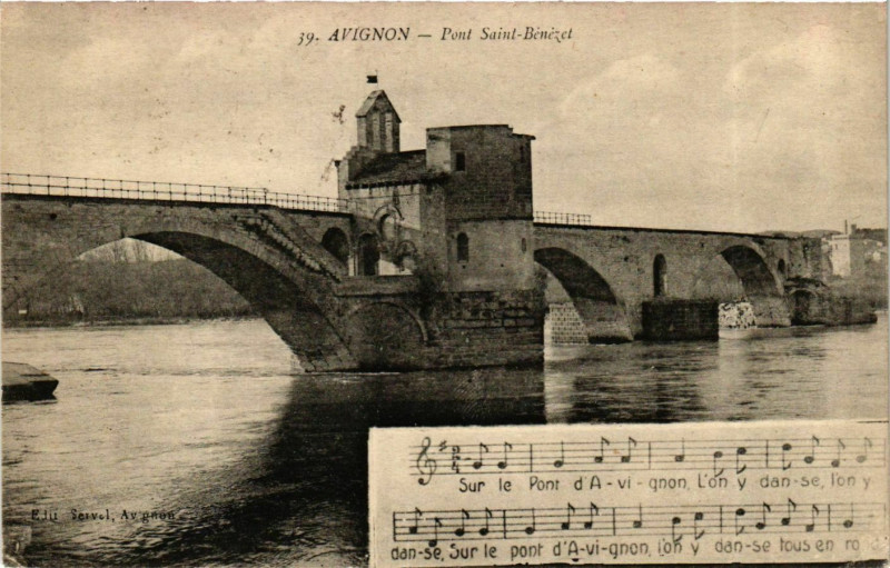 Carte postale ancienne Le Pont Saint-Bénézet Sur le Pont d'Avignon à Avignon