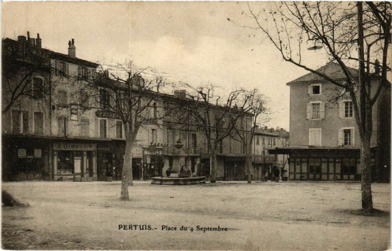 Carte postale ancienne Pertuis - Place du 4 Septembre à Pertuis