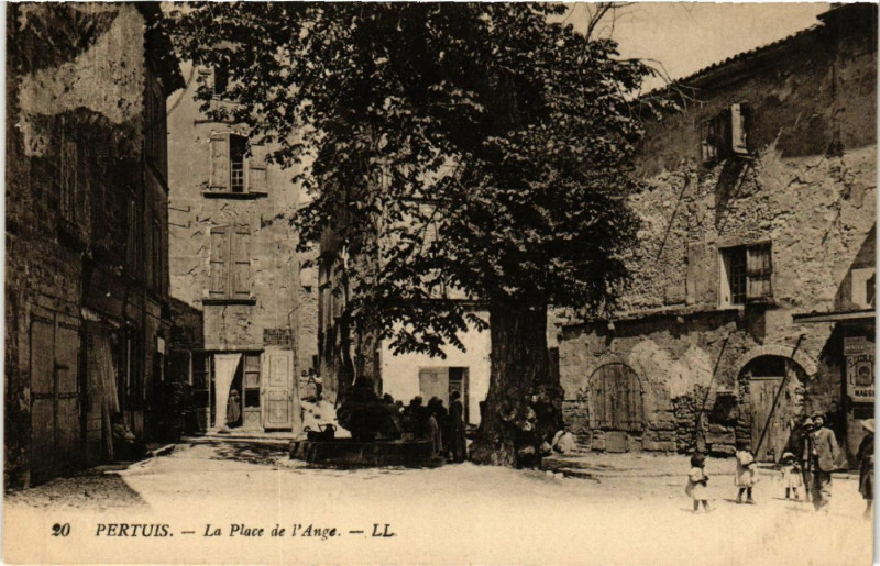 Carte postale ancienne Pertuis - La Place de l'Ange à Pertuis