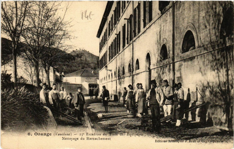 Carte postale ancienne Orange - Escadron du Train à Orange