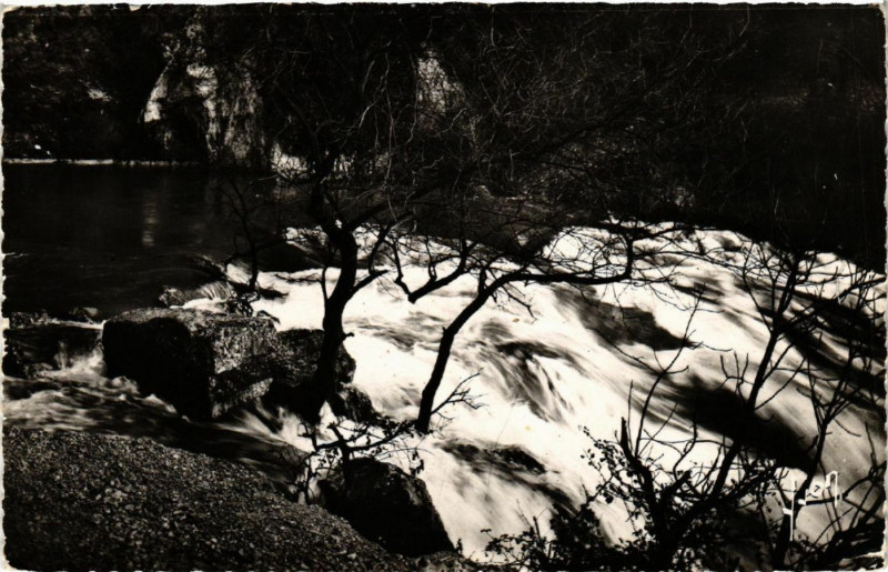 Carte postale ancienne Fontaine de Vaucluse - Debut des cascades à Fontaine-de-Vaucluse