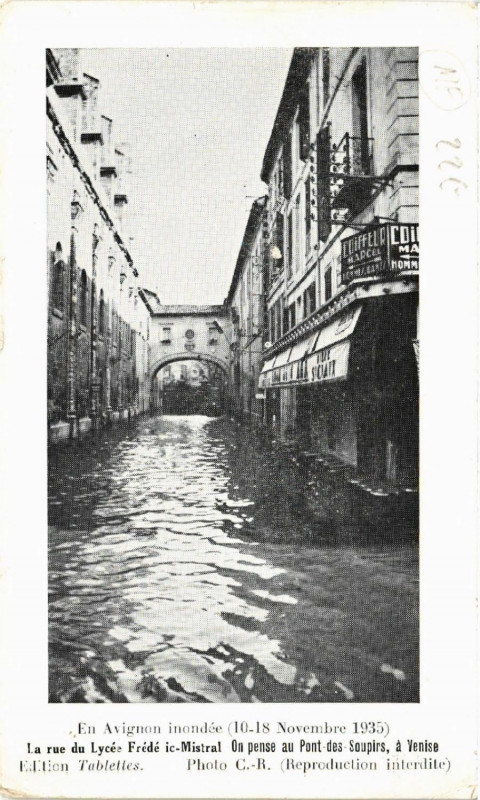 Carte postale ancienne En Avignon Inondée à Avignon