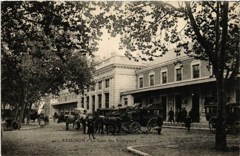 Carte postale ancienne Avignon - La Gare des Voyageurs à Avignon