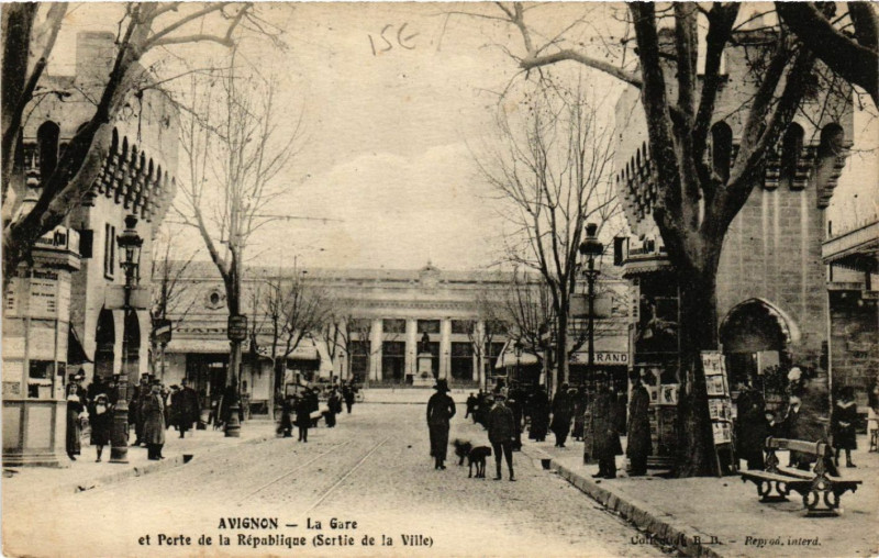 Carte postale ancienne Avignon - La Gare à Avignon