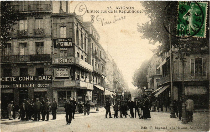 Carte postale ancienne Avignon - Entrée rue de la Republique à Avignon