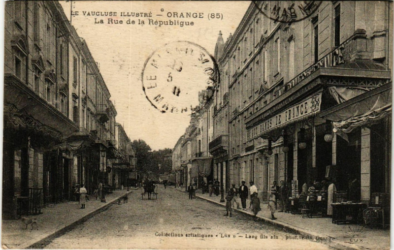 Carte postale ancienne Orange - La Rue de la Republique à Orange