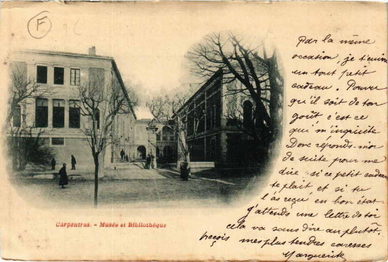 Carte postale ancienne Carpentras - Musée et Bibliotheque à Carpentras