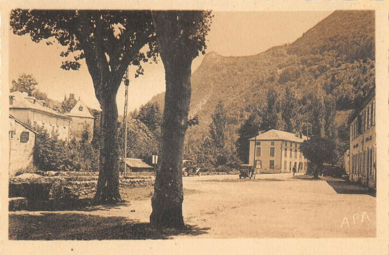 Carte postale ancienne Vicdessos Place Du Gravier Ariege