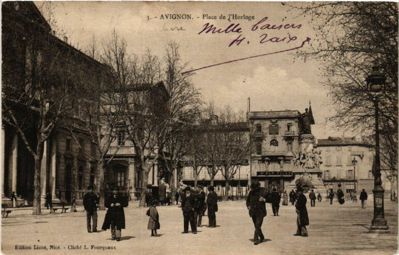 Carte postale ancienne Avignon - Place de l'Horloge à Avignon