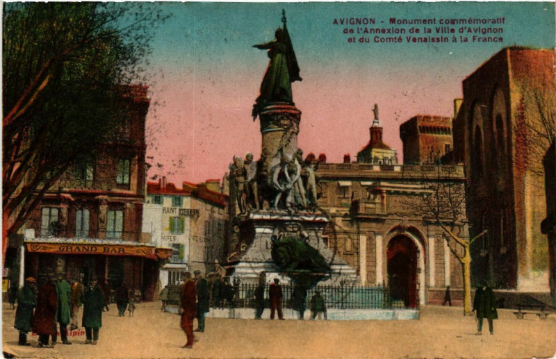 Carte postale ancienne Avignon - Mon. commemoratif à Avignon