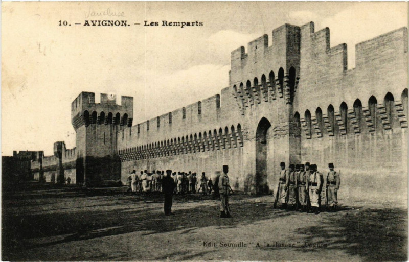 Carte postale ancienne Avignon - Les Remparts à Avignon