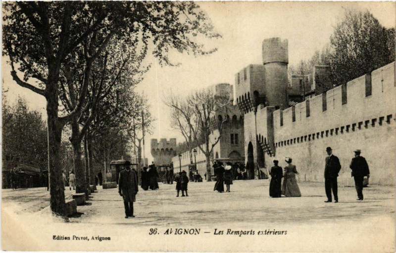 Carte postale ancienne Avignon - Les Remparts à Avignon