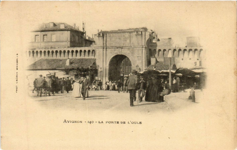 Carte postale ancienne Avignon - La Porte de l'Oule à Avignon