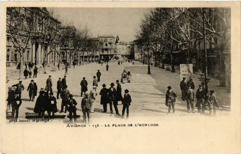 Carte postale ancienne Avignon - La Place de l'Horloge à Avignon