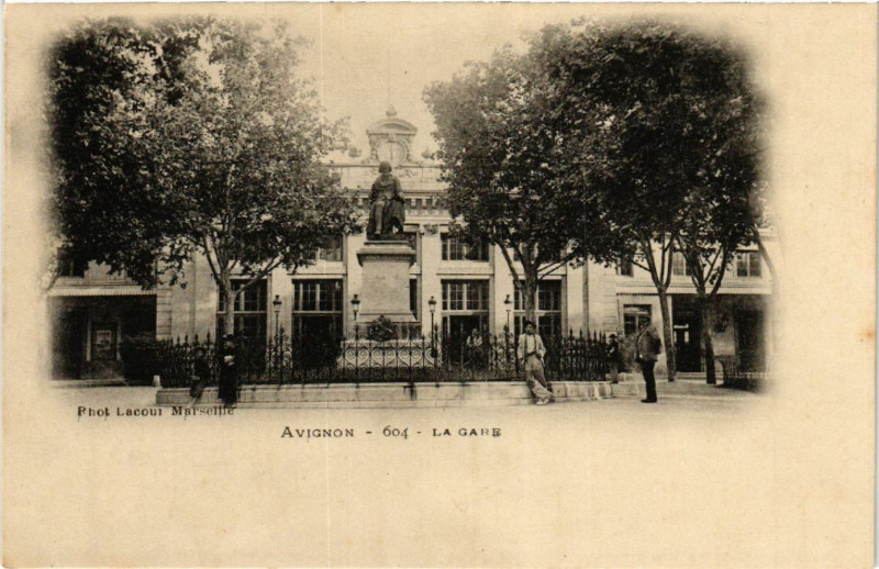 Carte postale ancienne Avignon - La Gare à Avignon