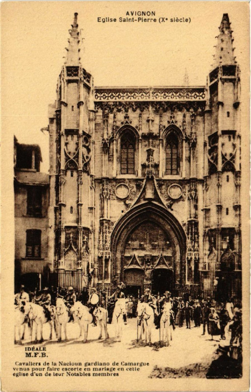 Carte postale ancienne Avignon - Eglise Ste-Pierre à Avignon
