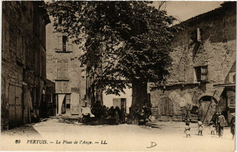 Carte postale ancienne Pertuis - La Place de l'Ange à Pertuis