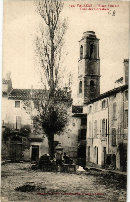 Carte postale ancienne Valreas - Place Faucher - Tour des Cordeliers à Valréas