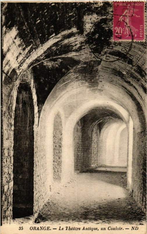 Carte postale ancienne Orange - le Theatre Antique un Couloir à Orange