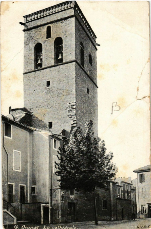 Carte postale ancienne Orange - La Cathédrale à Orange