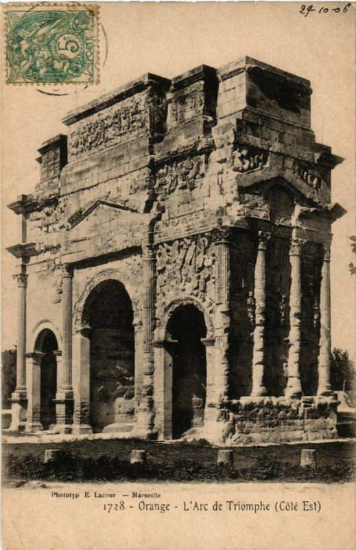Carte postale ancienne Orange - L'Arc de Triomphe (Cote Est) à Orange