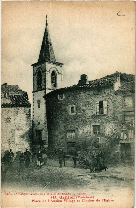Carte postale ancienne Grillon - Place de l'Ancien Village et Clocher de l'Eglise à Grillon