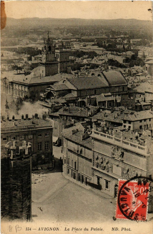 Carte postale ancienne Avignon - Le Place du Palais à Avignon