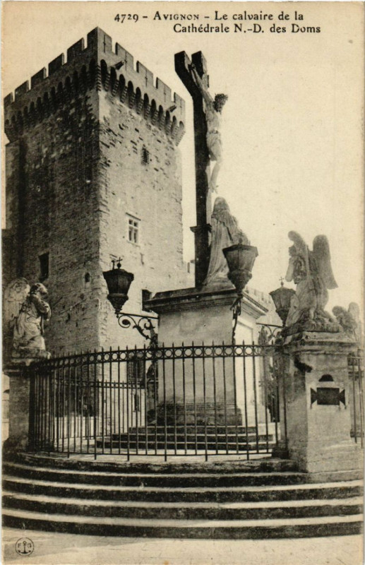 Carte postale ancienne Avignon - Le Calvaire de la Cathédrale N.-D. des Dome à Avignon