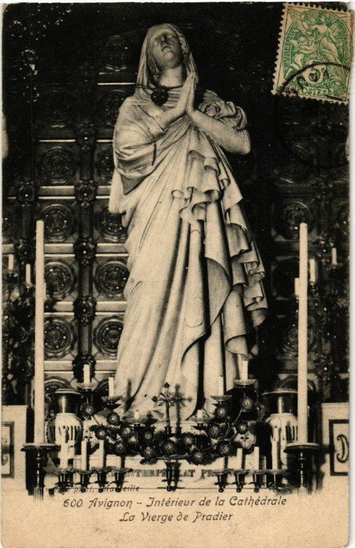Carte postale ancienne Avignon - Int. de la Cathédrale - La Vierge de Pradier à Avignon