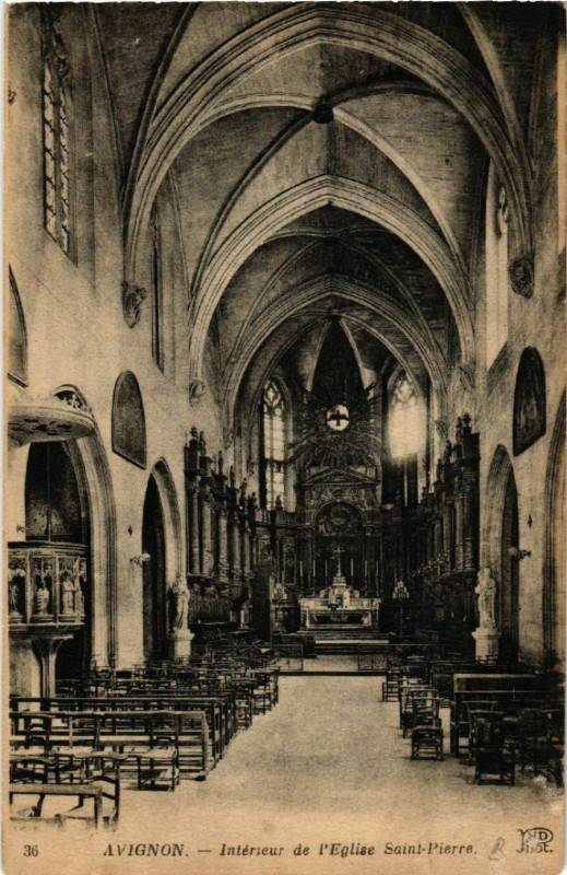 Carte postale ancienne Avignon - Int. de l'Eglise St-Pierre à Avignon