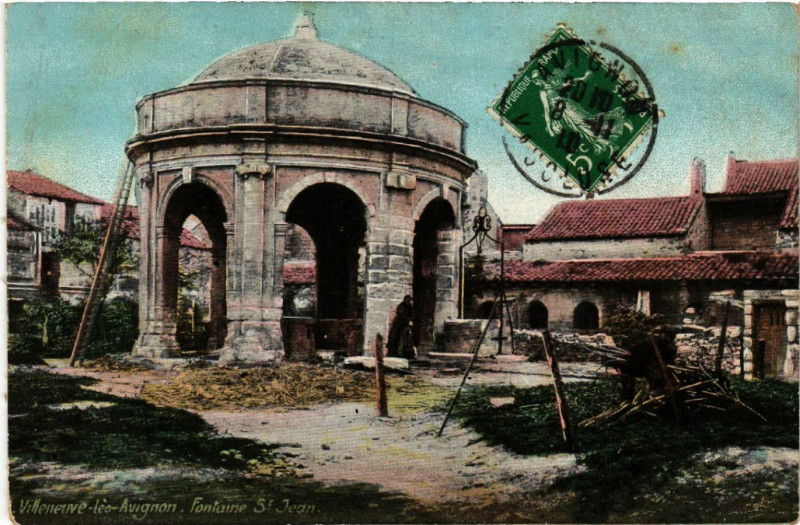 Carte postale ancienne Villeneuve-les-Avignon - Fontaine St-Jean à Avignon