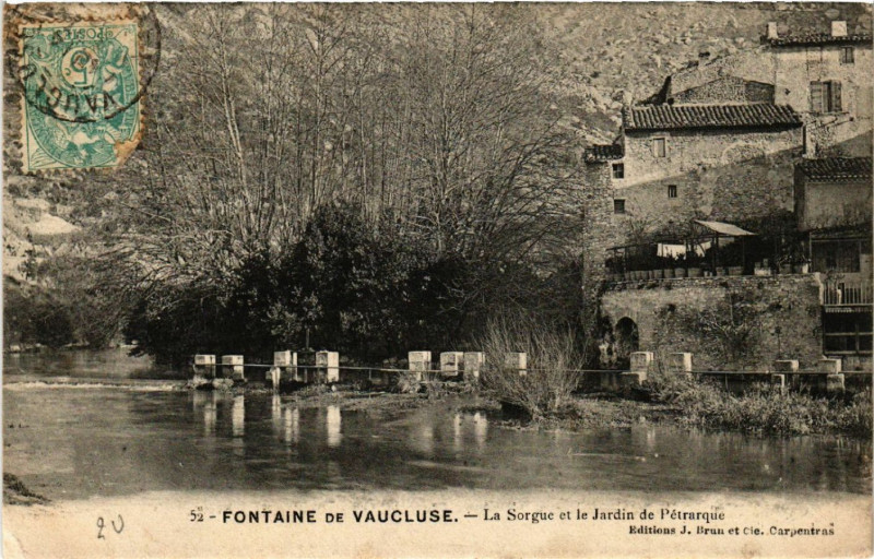 Carte postale ancienne Fontaine de Vaucluse - Chemin de la Sorgue et Jardin de Petrarque à Fontaine-de-Vaucluse