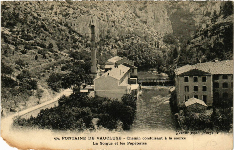Carte postale ancienne Fontaine de Vaucluse - Chemin conduisant a la source - La Sorgue à Fontaine-de-Vaucluse