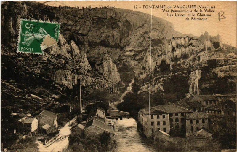 Carte postale ancienne Fontaine de Vaucluse - Vue Panoramique de la Vallée... à Fontaine-de-Vaucluse