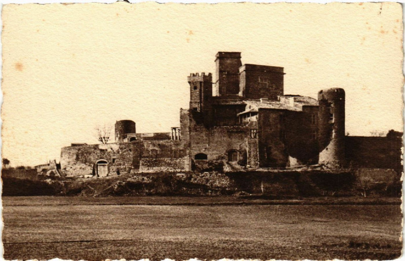 Carte postale ancienne Chateau de Lourmarin à Lourmarin