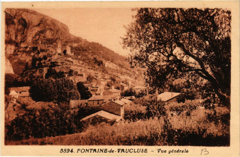 Carte postale ancienne Fontaine-de-Vaucluse - Vue générale à Fontaine-de-Vaucluse