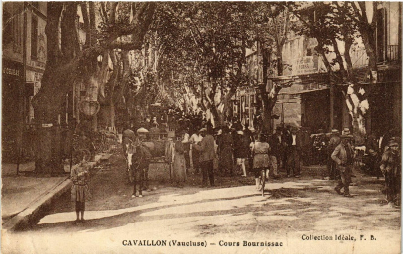 Carte postale ancienne Cavaillon - Cours Bournissac à Cavaillon