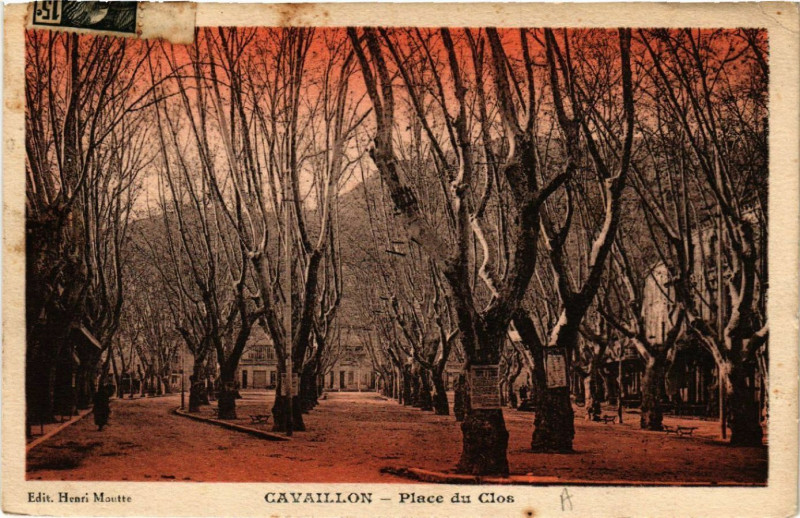 Carte postale ancienne Cavaillon - Place du Clos à Cavaillon