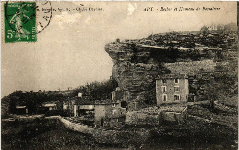 Carte postale ancienne Apt - Rocher et Hameau de Rocsaliere à Apt