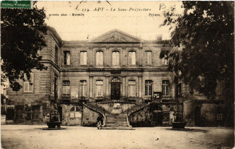 Carte postale ancienne Apt - La Sous-Prefecture à Apt