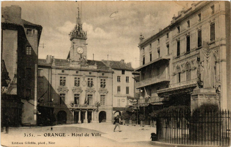Carte postale ancienne Orange - Hotel de Ville à Orange