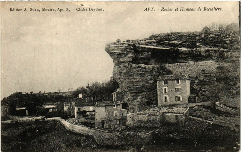Carte postale ancienne Apt - Rocher et Hameau de Rocsailere à Apt