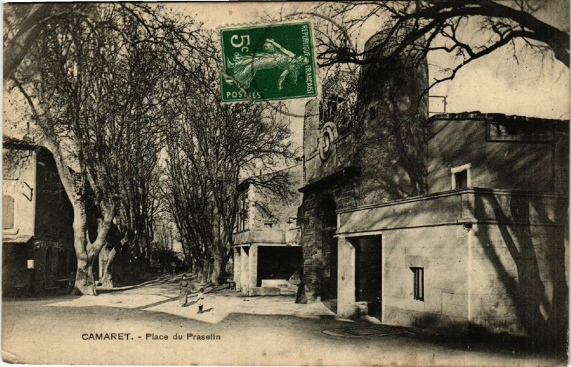 Carte postale ancienne Camaret - Place du Praselin