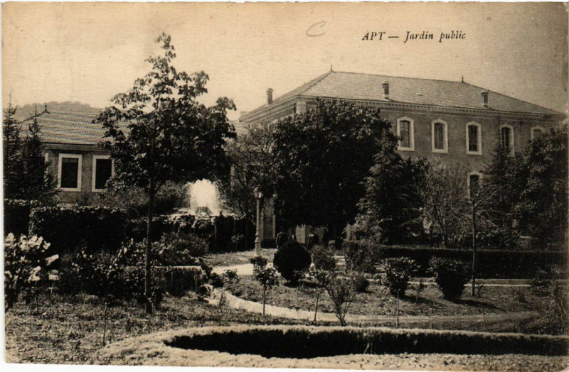 Carte postale ancienne Apt - Jardin public à Apt