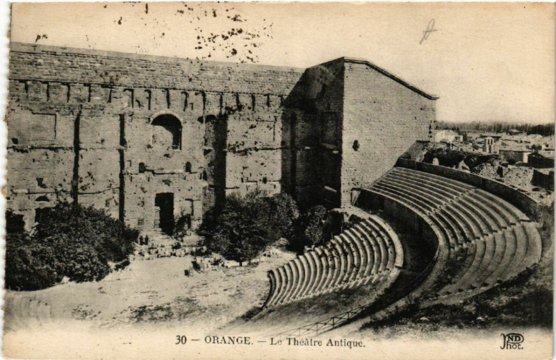 Carte postale ancienne Orange - Le Theatre Antique à Orange