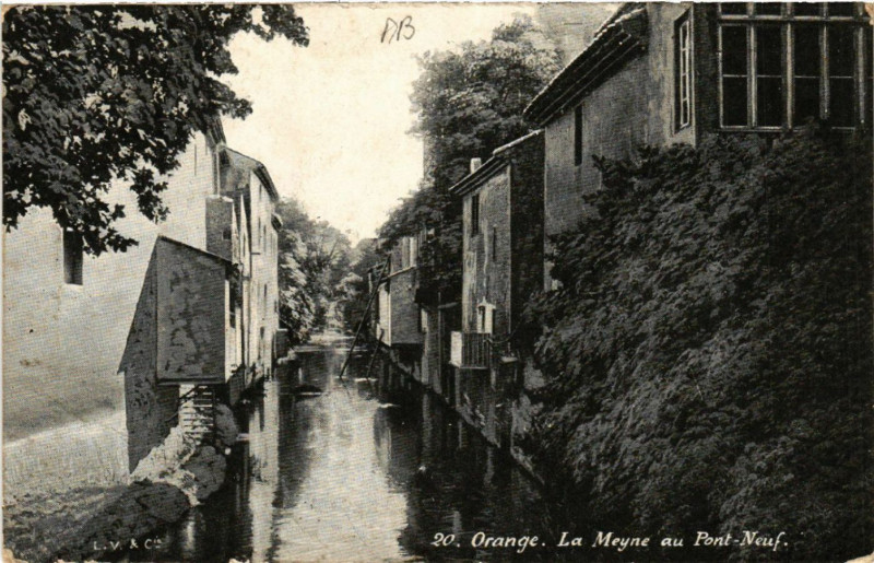 Carte postale ancienne Orange - La Meyne au Pont-Neuf à Orange