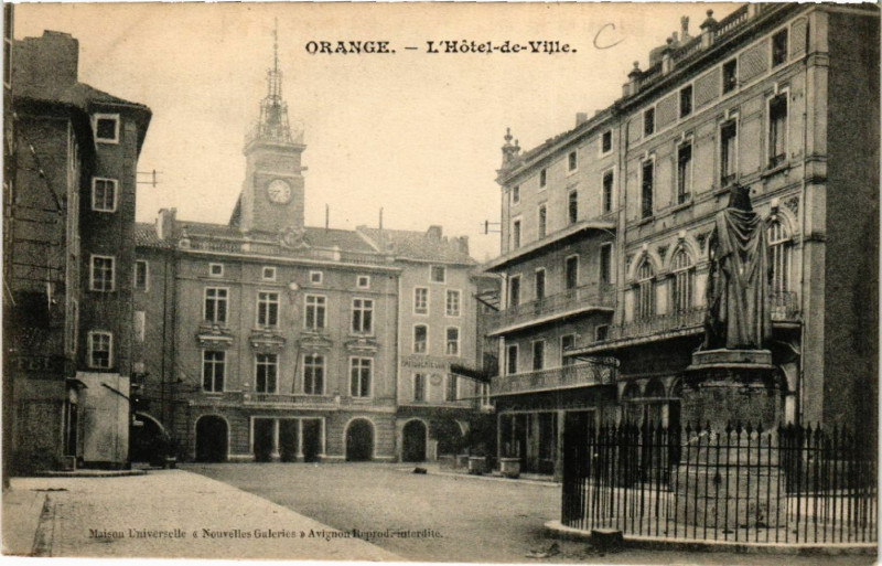 Carte postale ancienne Orange - L'Hotel-de-Ville à Orange