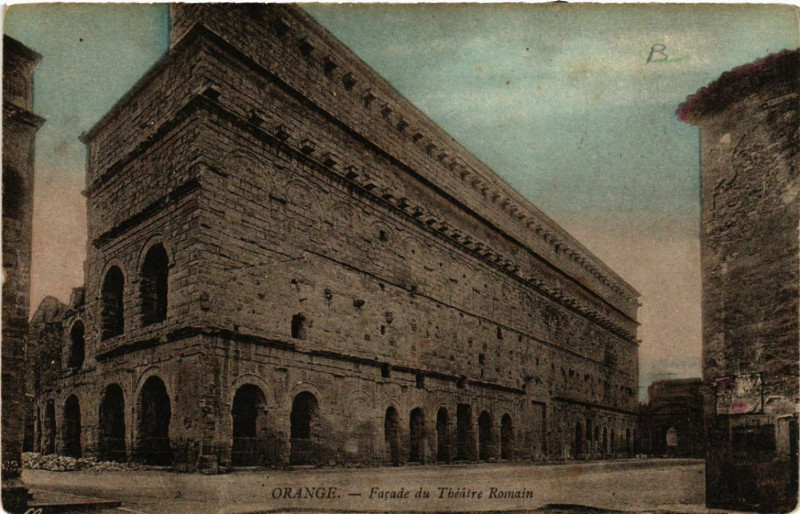 Carte postale ancienne Orange - Facade du Theatre Romain à Orange